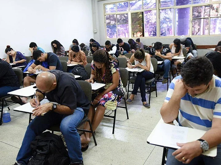 As inscrições para o Exame Nacional para Certificação de Competências de Jovens e Adultos (Encceja) 2025 estão abertas de 21 de abril a 2 de maio. O exame é gratuito e destinado a jovens e adultos que não concluíram o ensino fundamental ou médio na idade apropriada.