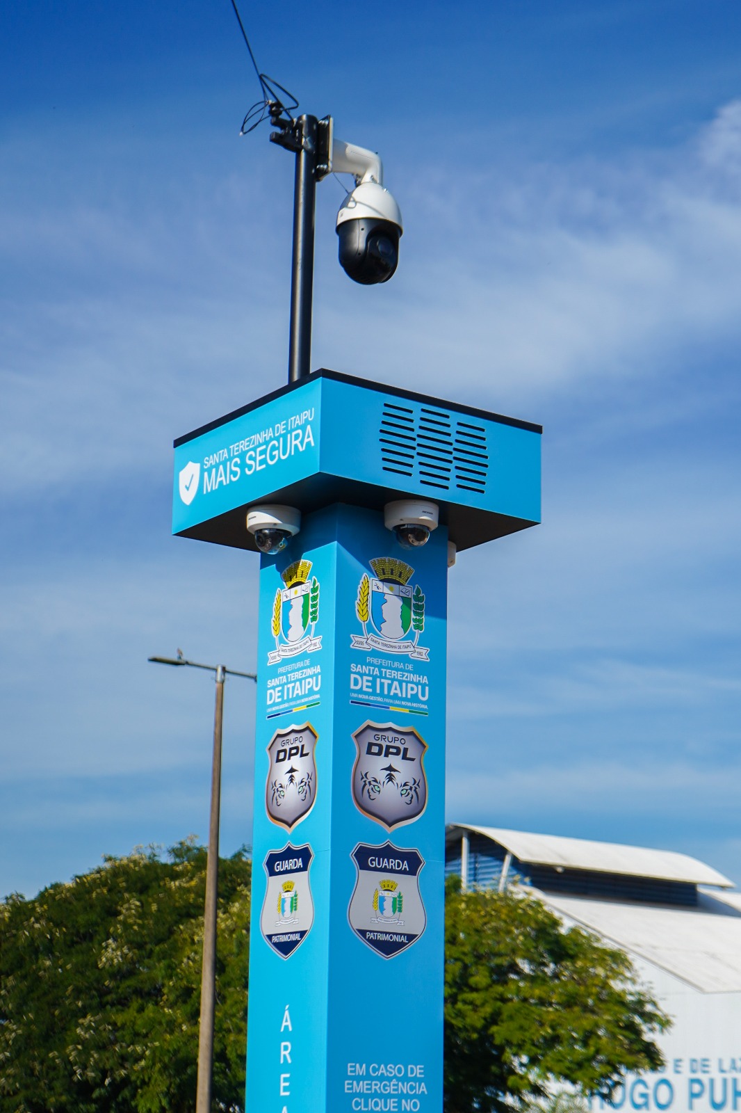 Prefeitura de Santa Terezinha de Itaipu instala totem de videomonitoramento no Complexo Esportivo Hugo Puhl.