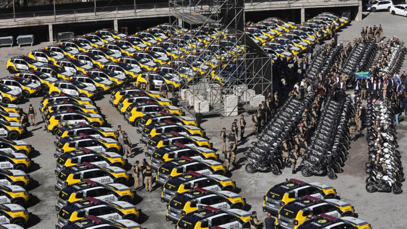 Investimento de R$ 63,2 milhões: Ratinho Junior entrega 431 motos e viaturas para a PMPR