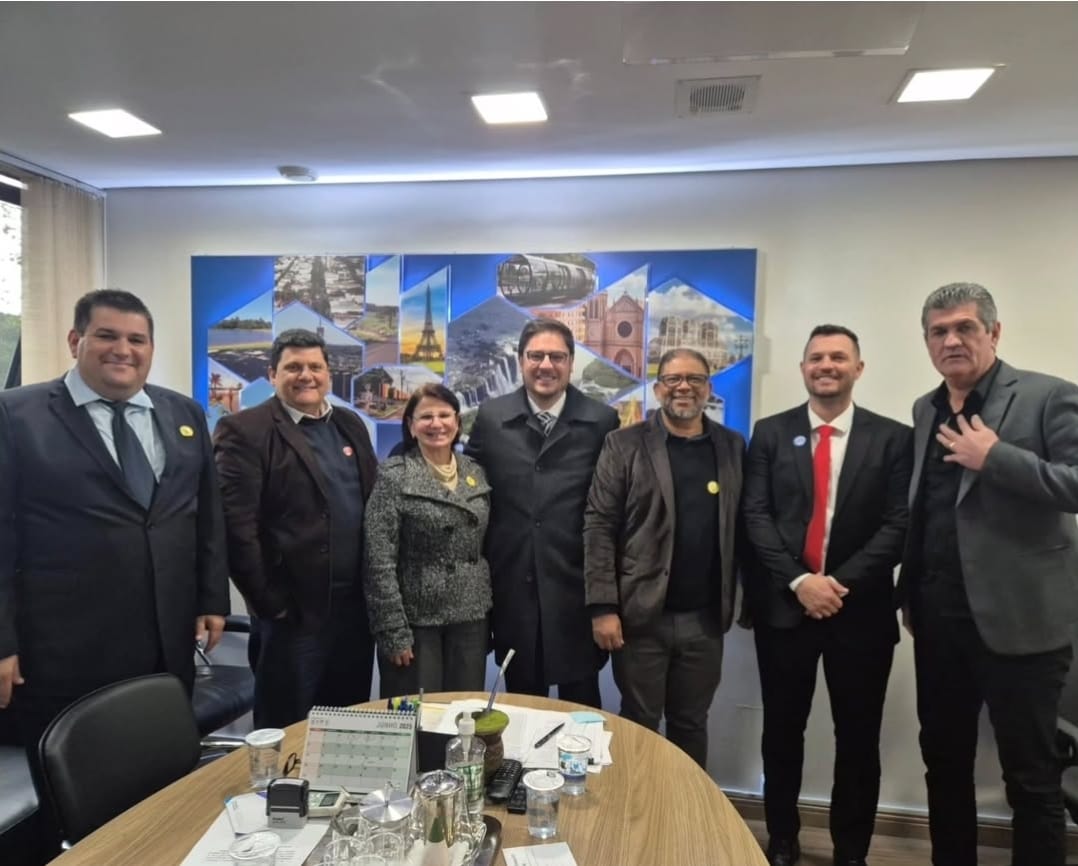 📣 Prefeito Bim e vice Dr. Pedro participam de agenda em Curitiba e garantem mais conquistas para Santa Terezinha de Itaipu