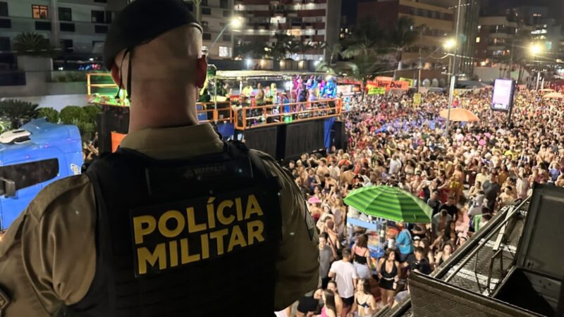 Carnaval no litoral do Paraná reuniu quase 500 mil pessoas no fim de semana