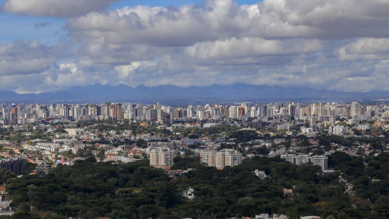 Semana típica de verão: tempo abafado e chuva de fim de tarde no Paraná