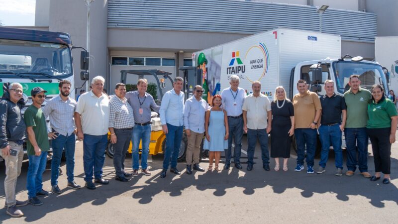 Santa Terezinha de Itaipu recebe veículos e equipamentos por meio de parceria com a Itaipu Binacional