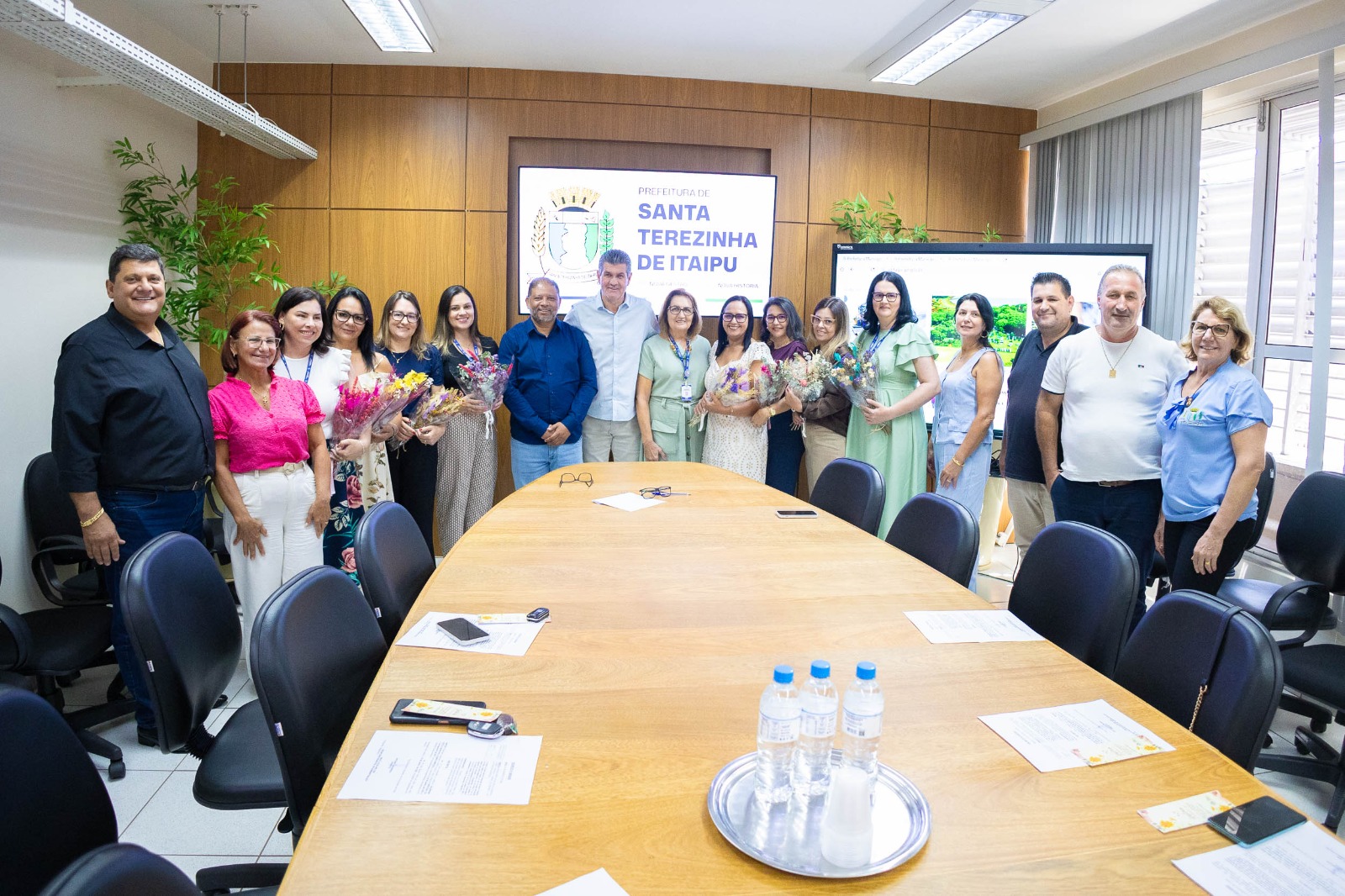 Diretoras das escolas e CMEIs municipais tomam posse e iniciam novo ciclo na educação