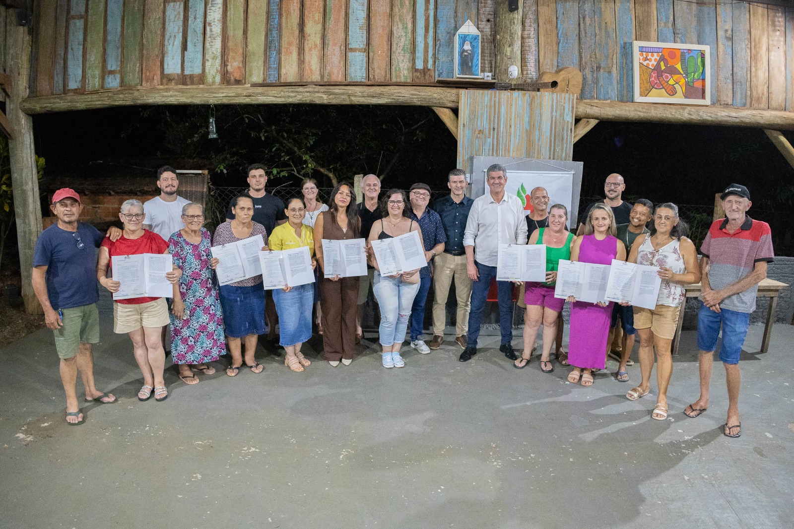 Santa Terezinha De Itaipu realiza entrega de mais 10 títulos de regularização fundiária urbana